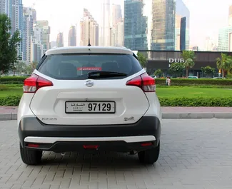 Vermietung Nissan Kicks. Wirtschaft, Komfort, Crossover Fahrzeug zur Miete in VAE ✓ Kaution Einzahlung von 1500 AED ✓ Versicherungsoptionen KFZ-HV, TKV, VKV Plus, Insassen, Diebstahlschutz.