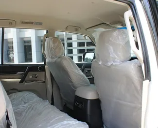 Vermietung Mitsubishi Pajero. Komfort, SUV Fahrzeug zur Miete in VAE ✓ Kaution Einzahlung von 2000 AED ✓ Versicherungsoptionen KFZ-HV, TKV, VKV Plus, Insassen, Diebstahlschutz.