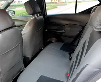 Vermietung Nissan Kicks. Wirtschaft, Komfort, Crossover Fahrzeug zur Miete in VAE ✓ Kaution Einzahlung von 1000 AED ✓ Versicherungsoptionen KFZ-HV, TKV, VKV Plus, Insassen, Diebstahlschutz.