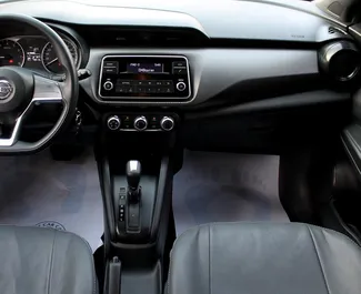Nissan Kicks 2024 zur Miete verfügbar in Dubai, mit Kilometerbegrenzung 250 km/Tag.
