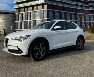 Frontansicht eines Mietwagens Alfa Romeo Stelvio Quadrifoglio in Minsk, Weißrussland ✓ Auto Nr.15039. ✓ Automatisch TM ✓ 0 Bewertungen.