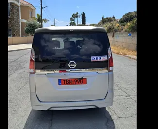 Benzin 2,0L Motor von Nissan Serena 2022 zur Miete in Limassol.