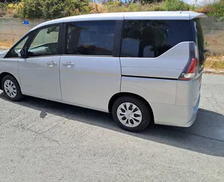 Nissan Serena 2022 zur Miete verfügbar in Limassol, mit Kilometerbegrenzung unbegrenzte.