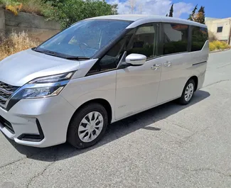 Vermietung Nissan Serena. Komfort, Minivan Fahrzeug zur Miete auf Zypern ✓ Kaution Einzahlung von 475 EUR ✓ Versicherungsoptionen KFZ-HV, TKV.