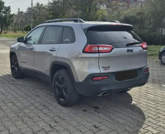 Vermietung Jeep Cherokee. Komfort, SUV, Crossover Fahrzeug zur Miete in Georgien ✓ Kaution Einzahlung von 300 GEL ✓ Versicherungsoptionen KFZ-HV, TKV, VKV Plus, Diebstahlschutz, Junge.