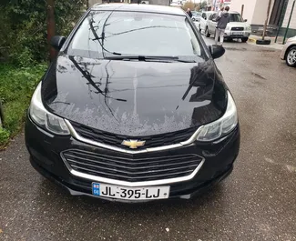 Vermietung Chevrolet Cruze. Komfort Fahrzeug zur Miete in Georgien ✓ Kaution Einzahlung von 300 GEL ✓ Versicherungsoptionen KFZ-HV, VKV Plus, VKV Komplett, Insassen, Diebstahlschutz, Junge.