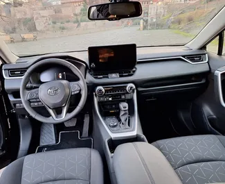 Vermietung Toyota Rav4. Komfort, SUV, Crossover Fahrzeug zur Miete in Georgien ✓ Kaution Keine Kaution ✓ Versicherungsoptionen KFZ-HV, TKV, VKV Plus, Diebstahlschutz.
