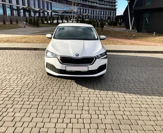 Mietwagen Skoda Rapid 2021 in Weißrussland, mit Benzin-Kraftstoff und 90 PS ➤ Ab 35 USD pro Tag.