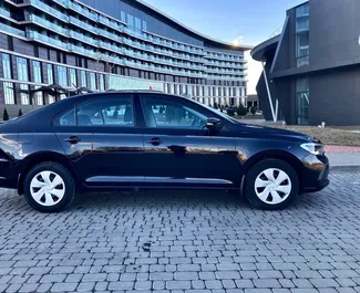 Frontansicht eines Mietwagens Volkswagen Polo Sedan in Minsk, Weißrussland ✓ Auto Nr.15015. ✓ Schaltgetriebe TM ✓ 0 Bewertungen.