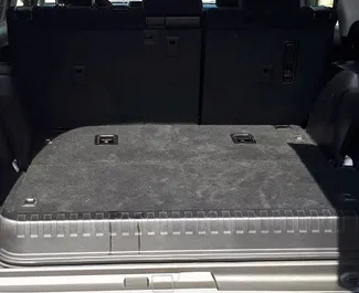 Toyota Land Cruiser Prado 2018 zur Miete verfügbar in Baku, mit Kilometerbegrenzung unbegrenzte.