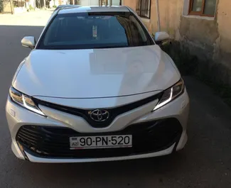Frontansicht eines Mietwagens Toyota Camry in Baku, Aserbaidschan ✓ Auto Nr.15075. ✓ Automatisch TM ✓ 0 Bewertungen.
