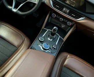 Diesel 2,1L Motor von Alfa Romeo Stelvio Quadrifoglio 2018 zur Miete in Minsk.