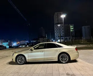 Frontansicht eines Mietwagens Audi A8 L in Tirana, Albanien ✓ Auto Nr.15104. ✓ Automatisch TM ✓ 0 Bewertungen.