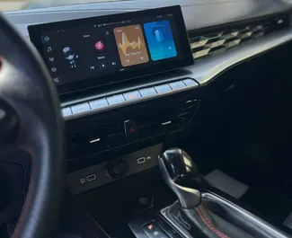 MG 5/GT 2024 zur Miete verfügbar in Dubai, mit Kilometerbegrenzung unbegrenzte.