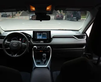 Toyota Rav4 2020 zur Miete verfügbar in Kutaisi, mit Kilometerbegrenzung unbegrenzte.