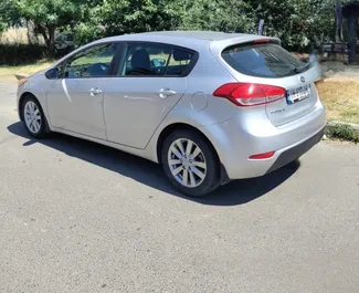 Frontansicht eines Mietwagens Kia Forte in Tiflis, Georgien ✓ Auto Nr.15109. ✓ Automatisch TM ✓ 0 Bewertungen.