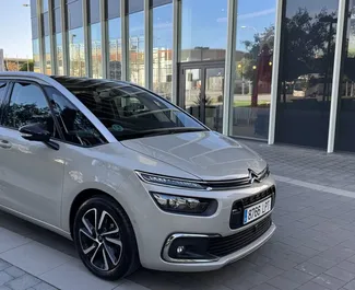 Vermietung Citroen C4 Grand Picasso. Komfort, Premium, Minivan Fahrzeug zur Miete in Spanien ✓ Kaution Einzahlung von 500 EUR ✓ Versicherungsoptionen KFZ-HV.