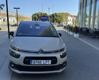 Frontansicht eines Mietwagens Citroen C4 Grand Picasso in Barcelona, Spanien ✓ Auto Nr.15105. ✓ Automatisch TM ✓ 0 Bewertungen.
