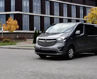 Frontansicht eines Mietwagens Opel Vivaro in Minsk, Weißrussland ✓ Auto Nr.15043. ✓ Automatisch TM ✓ 0 Bewertungen.