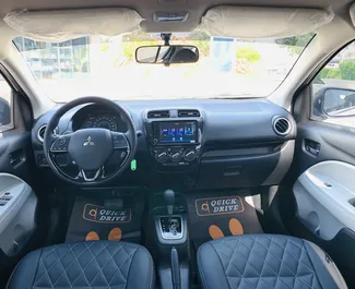 Mitsubishi Attrage 2025 zur Miete verfügbar in Dubai, mit Kilometerbegrenzung 250 km/Tag.