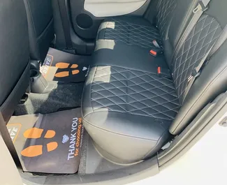 Innenraum von Mitsubishi Attrage zur Miete in VAE. Ein großartiges 5-Sitzer Fahrzeug mit Automatisch Getriebe.