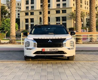 Mitsubishi Outlander 2026 zur Miete verfügbar in Dubai, mit Kilometerbegrenzung 250 km/Tag.