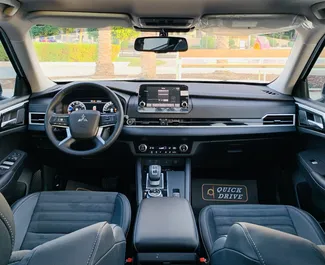Mieten Sie ein Mitsubishi Outlander in Dubai VAE