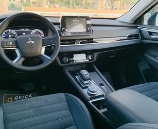 Mieten Sie ein Mitsubishi Outlander in Dubai VAE