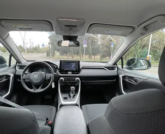 Toyota Rav4 2021 zur Miete verfügbar am Flughafen Tiflis, mit Kilometerbegrenzung unbegrenzte.