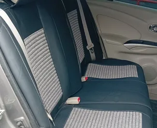 Benzin 1,5L Motor von Nissan Sunny 2015 zur Miete in Baku.