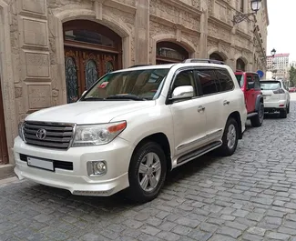 Frontansicht eines Mietwagens Toyota Land Cruiser 200 in Baku, Aserbaidschan ✓ Auto Nr.12183. ✓ Automatisch TM ✓ 0 Bewertungen.