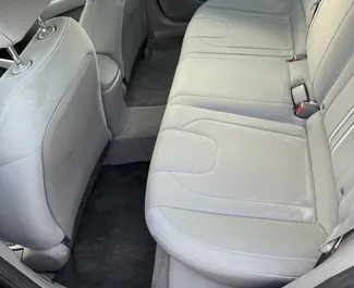 Hyundai Elantra 2023 mit Antriebssystem Frontantrieb, verfügbar am Flughafen Tiflis.