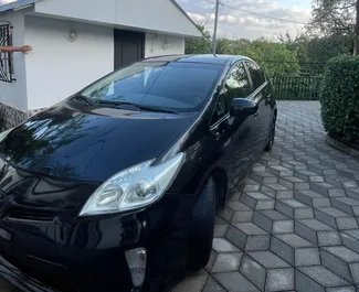 Autovermietung Toyota Prius Nr.15135 Automatisch in Kutaisi, ausgestattet mit einem 1,8L Motor ➤ Von Sofio in Georgien.