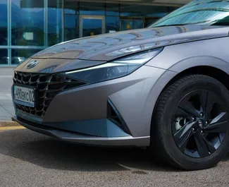 Benzin 1,6L Motor von Hyundai Elantra 2022 zur Miete in Almaty.