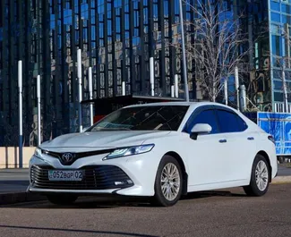 Frontansicht eines Mietwagens Toyota Camry in Almaty, Kasachstan ✓ Auto Nr.15088. ✓ Automatisch TM ✓ 0 Bewertungen.