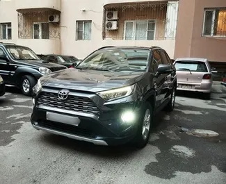 Frontansicht eines Mietwagens Toyota Rav4 in Baku, Aserbaidschan ✓ Auto Nr.15074. ✓ Automatisch TM ✓ 0 Bewertungen.