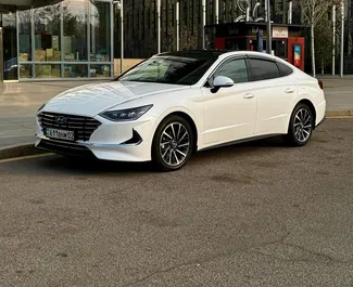 Frontansicht eines Mietwagens Hyundai Sonata in Almaty, Kasachstan ✓ Auto Nr.15089. ✓ Automatisch TM ✓ 0 Bewertungen.