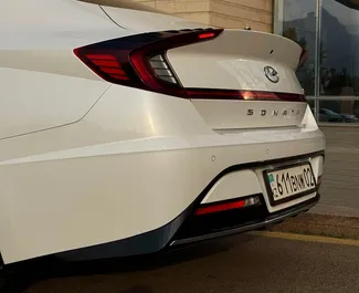 Benzin 2,5L Motor von Hyundai Sonata 2021 zur Miete in Almaty.