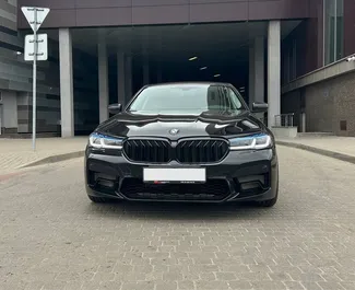 Mietwagen BMW G30 2018 in Weißrussland, mit Diesel-Kraftstoff und 184 PS ➤ Ab 103 USD pro Tag.