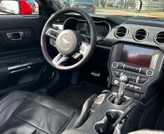 Benzin 2,3L Motor von Ford Mustang Cabrio 2018 zur Miete in Minsk.