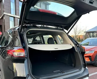 Hybride 1,6L Motor von Nissan X-Trail 2023 zur Miete in Minsk.