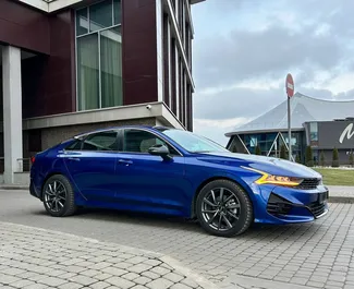 Frontansicht eines Mietwagens Kia K5 in Minsk, Weißrussland ✓ Auto Nr.15023. ✓ Automatisch TM ✓ 0 Bewertungen.