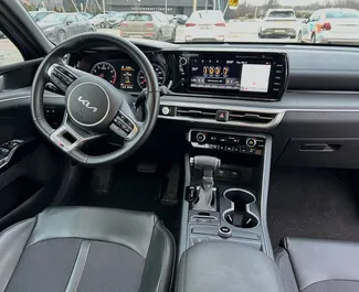 Vermietung Kia K5. Komfort, Premium Fahrzeug zur Miete in Weißrussland ✓ Kaution Einzahlung von 133 USD ✓ Versicherungsoptionen KFZ-HV, TKV.