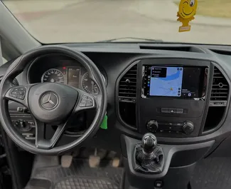 Frontansicht eines Mietwagens Mercedes-Benz V-Class in Minsk, Weißrussland ✓ Auto Nr.15044. ✓ Schaltgetriebe TM ✓ 0 Bewertungen.