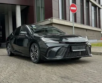 Frontansicht eines Mietwagens Toyota Camry in Minsk, Weißrussland ✓ Auto Nr.15021. ✓ Automatisch TM ✓ 0 Bewertungen.