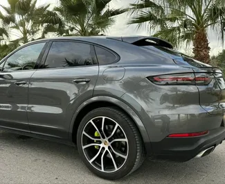 Frontansicht eines Mietwagens Porsche Cayenne in Alicante, Spanien ✓ Auto Nr.15055. ✓ Automatisch TM ✓ 0 Bewertungen.