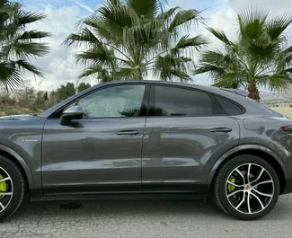 Vermietung Porsche Cayenne. Premium, Luxus, SUV Fahrzeug zur Miete in Spanien ✓ Kaution Einzahlung von 3000 EUR ✓ Versicherungsoptionen KFZ-HV.