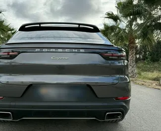 Porsche Cayenne 2022 zur Miete verfügbar in Alicante, mit Kilometerbegrenzung 200 km/Tag.