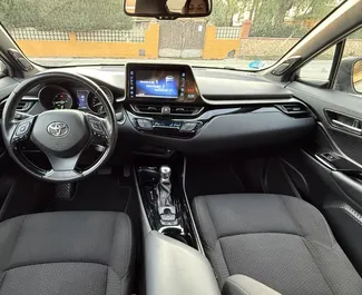 Toyota C-HR 2020 mit Antriebssystem Frontantrieb, verfügbar in Alicante.