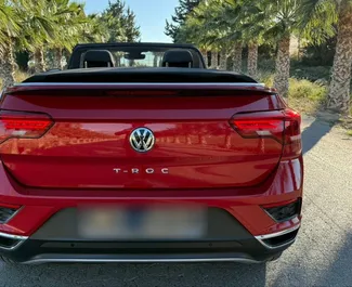 Volkswagen T-Roc Cabrio 2022 zur Miete verfügbar in Alicante, mit Kilometerbegrenzung 250 km/Tag.